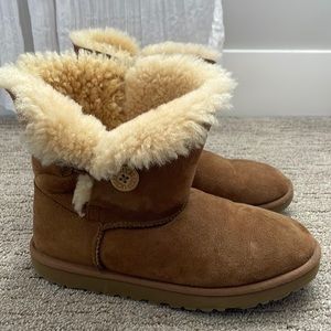 Bailey Button Uggs Size 6